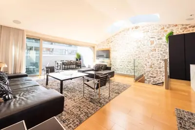 Coin salon dans l'établissement Résidence Duplex 145m² Terrasse Et Ascenseur Privé - DUPLEX 145m² Terrasse et Ascenseur Privé MAE-2873