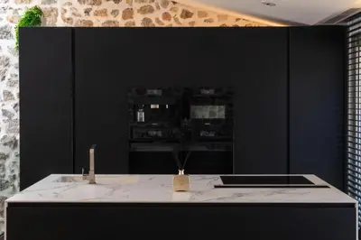 Cuisine ou kitchenette dans l'établissement Résidence Duplex 145m² Terrasse Et Ascenseur Privé - DUPLEX 145m² Terrasse et Ascenseur Privé MAE-2873