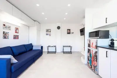 Cuisine ou kitchenette dans l'établissement Résidence 2p Au Calme Proche Centre Cannes - 2P au Calme proche Centre Cannes MAE-2983