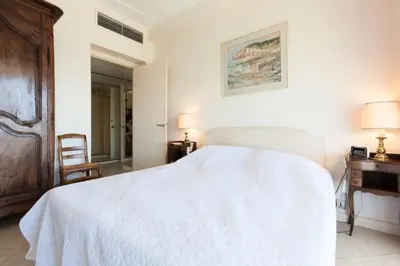 Un ou plusieurs lits dans un hébergement de l'établissement Résidence Vue Mer 95m2 Grande Terrasse Cannes Croisette. - Vue mer 95m2 Grande Terrasse Cannes Croisette. MAE-3003