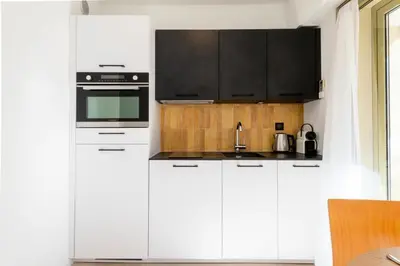 Cuisine ou kitchenette dans l'établissement Résidence Studio Terrasse 2 Min De La Croisette - Studio Terrasse 2 min de la Croisette MAE-3113