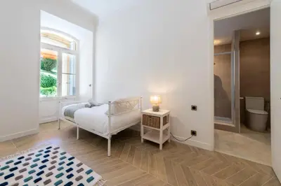 Un ou plusieurs lits dans un hébergement de l'établissement Résidence 4p Bourgeois Rez-de-jardin, Proche Croisette & Plages - 4P Bourgeois Rez-de-jardin, proche Croisette & Plages MAE-3243