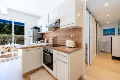 Cuisine ou kitchenette dans l'établissement Résidence 2p Rez-de-jardin Au Calme – Cadre Paisible - 2P Rez-de-jardin au calme – Cadre Paisible MAE-3313
