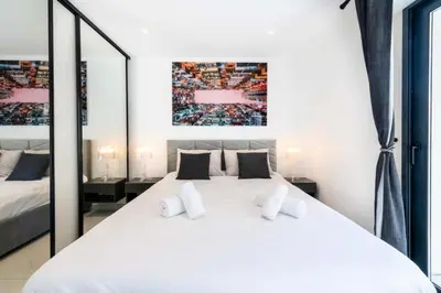 Un ou plusieurs lits dans un hébergement de l'établissement Résidence 2p Traversant, Centre Cannes, Rue D’antibes - 2P Traversant, Centre Cannes, Rue d’Antibes MAE-3343