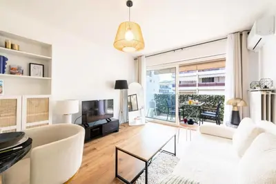Télévision ou salle de divertissement dans l'établissement Résidence 2p Terrasse – Palm Beach, Proche Plages - 2P Terrasse – Palm Beach, Proche Plages MAE-2753