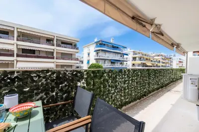 Balcon ou terrasse dans l'établissement Résidence 2p Terrasse – Palm Beach, Proche Plages - 2P Terrasse – Palm Beach, Proche Plages MAE-2753