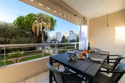 Balcon ou terrasse dans l'établissement Résidence 3p Résidence Avec Piscine, Proche Croisette - 3P Résidence avec piscine, proche Croisette MAE-2773