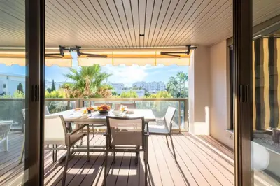 Balcon ou terrasse dans l'établissement Résidence Beau 3p, Vue Mer, Plages à Pied - Beau 3P, Vue Mer, Plages à pied MAE-3553