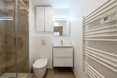 Salle de bains dans l'établissement Résidence 4p Rooftop Avec Jacuzzi & Parking, Cannes - 4P Rooftop avec Jacuzzi & Parking, Cannes MAE-7563