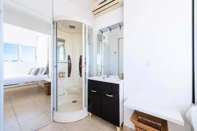 Salle de bains dans l'établissement Résidence 3p Vue Panoramique - Dernier Étage, Cannes - 3P Vue Panoramique - Dernier Étage, Cannes MAE-3933