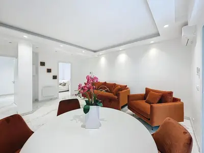 Coin salon dans l'établissement Executive 2BR Apartment near Croisette Ideal for MIPIM Terrace & Wi-Fi