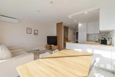Cuisine ou kitchenette dans l'établissement Elegant apt with balcony near the beaches – Cannes