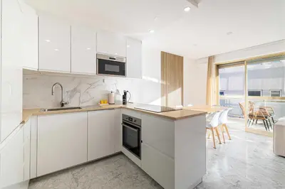 Cuisine ou kitchenette dans l'établissement Elegant apt with balcony near the beaches – Cannes