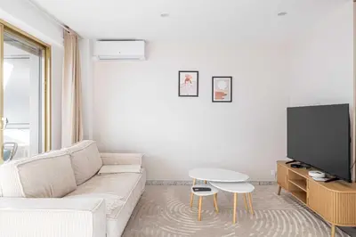Télévision ou salle de divertissement dans l'établissement Elegant apt with balcony near the beaches – Cannes