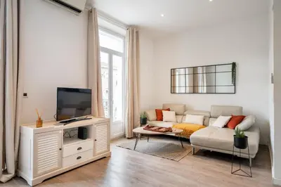 Télévision ou salle de divertissement dans l'établissement Hyper centre Cannes - 2 pièces avec balcon - 4 couchages