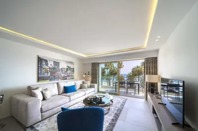 Coin salon dans l'établissement REF 1295 - Cannes Croisette - Sea view apartment for rent