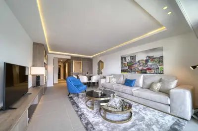 Télévision ou salle de divertissement dans l'établissement REF 1295 - Cannes Croisette - Sea view apartment for rent