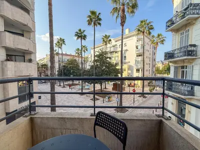 Balcon ou terrasse dans l'établissement Charming Terrace Apartment with Garden Views - Cannes City Center