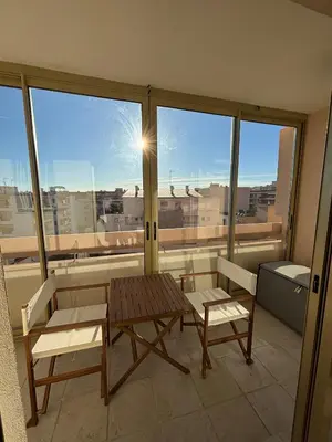 Balcon ou terrasse dans l'établissement Proche Festival de Cannes - Studio avec Loggia - Gare à 5min Bus au pied de l'immeuble