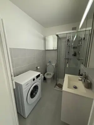 Salle de bains dans l'établissement Proche Festival de Cannes - Studio avec Loggia - Gare à 5min Bus au pied de l'immeuble