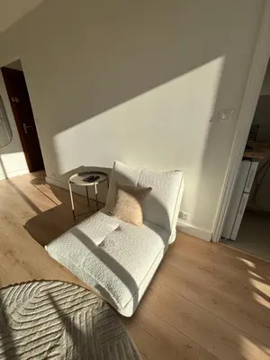 Coin salon dans l'établissement Proche Festival de Cannes - Studio avec Loggia - Gare à 5min Bus au pied de l'immeuble