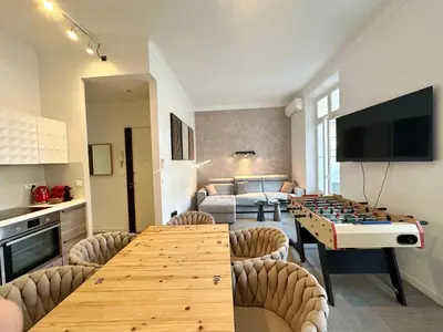 Cuisine ou kitchenette dans l'établissement 2 bedrooms, large terrace, city center