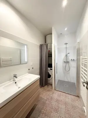 Salle de bains dans l'établissement 2 bedrooms, large terrace, city center