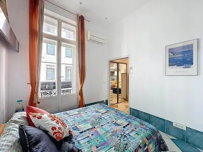 Un ou plusieurs lits dans un hébergement de l'établissement Cosy Short-Term Rental in Cannes
