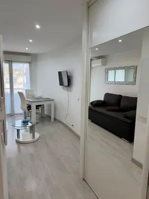 Télévision ou salle de divertissement dans l'établissement Studio en bord de mer !