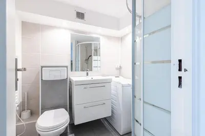 Salle de bains dans l'établissement Studio lumineux avec extérieur dans la Marina Baie Des Anges
