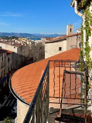 Balcon ou terrasse dans l'établissement Antibes Old Town Rooftop Sea-View 1BR Apt with Terrace