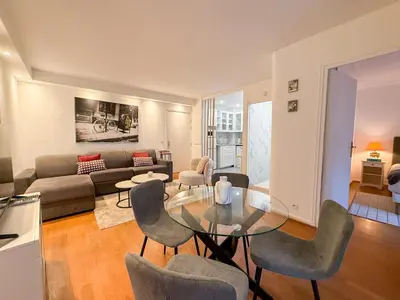 Coin salon dans l'établissement Central Cannes Apartment with Private Terrace - 5 Min to Croisette - ID1009