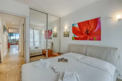 Un ou plusieurs lits dans un hébergement de l'établissement Cannes Sea View - Port du Moure Rouge - Happy Rentals