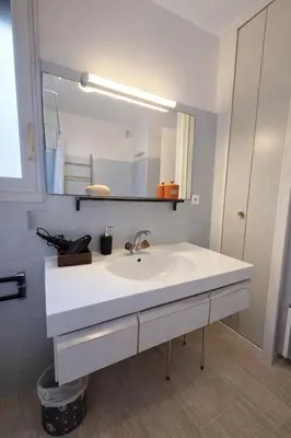 Salle de bains dans l'établissement Les Terrasses de la Pinède, T3, 4P, Plage & Pinède