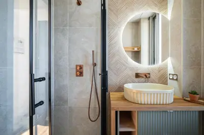 Salle de bains dans l'établissement Vue mer panoramique - Cocon cosy et luxe - Clim et Wifi