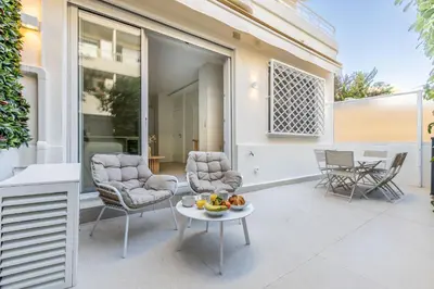 Coin salon dans l'établissement Modern 2 Chambres-TERRASSE-POINTE CROISTTE-PALM BEACH A2B267