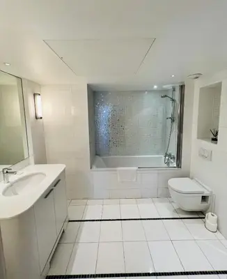 Salle de bains dans l'établissement Residence Carlton Riviera