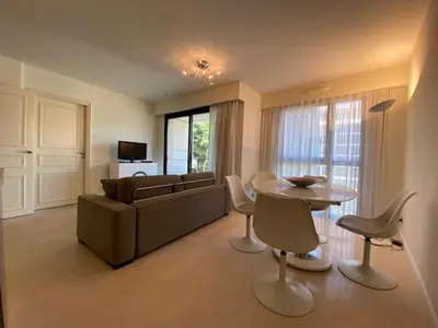 Télévision ou salle de divertissement dans l'établissement Residence Carlton Riviera
