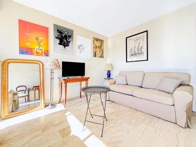 Télévision ou salle de divertissement dans l'établissement Cannes Montfleury - Comfortable accommodation Center