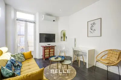 Télévision ou salle de divertissement dans l'établissement Le Mimosa