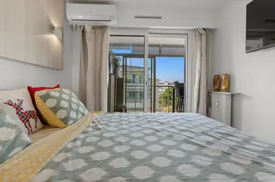 Un ou plusieurs lits dans un hébergement de l'établissement 11 MADRID - Splendid one-bedroom apartment near Croisette