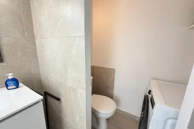 Salle de bains dans l'établissement 06DO Beau studio rénové face à la mer