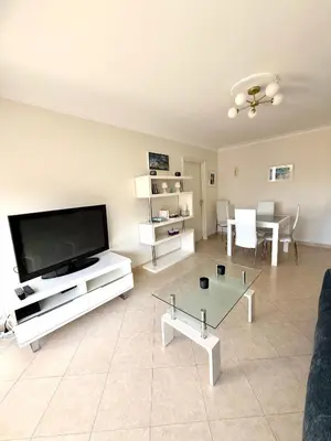 Télévision ou salle de divertissement dans l'établissement Carlton Exclusive - Elégant T2 au coeur de la Croisette