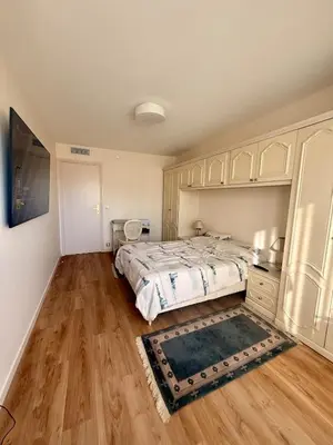 Un ou plusieurs lits dans un hébergement de l'établissement Elegance et Serenity Luxury apartment 50 m from the beach