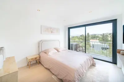 Un ou plusieurs lits dans un hébergement de l'établissement COZYSTAY - Appartement luxe 4P avec terrasse & vue mer à Cannes