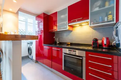 Cuisine ou kitchenette dans l'établissement 2P Cannes Au calme Esprit bord de mer