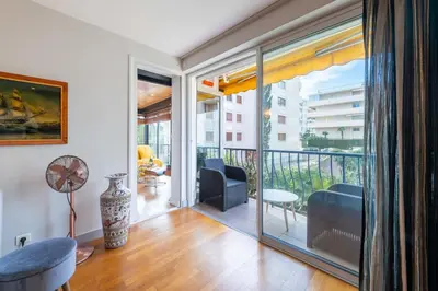 Coin salon dans l'établissement 2P Cannes Au calme Esprit bord de mer