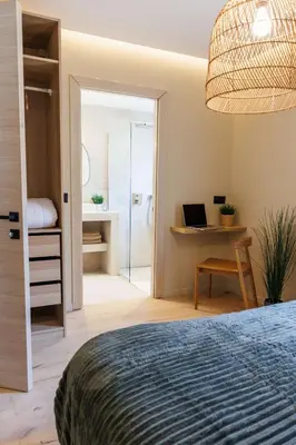 Un ou plusieurs lits dans un hébergement de l'établissement Suite Cigale Verte avec terrasse et patio à Antibes