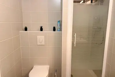 Salle de bains dans l'établissement Centre Juan-les-Pins - Proche Plages