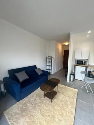 Cuisine ou kitchenette dans l'établissement New accommodation with balcony and parking